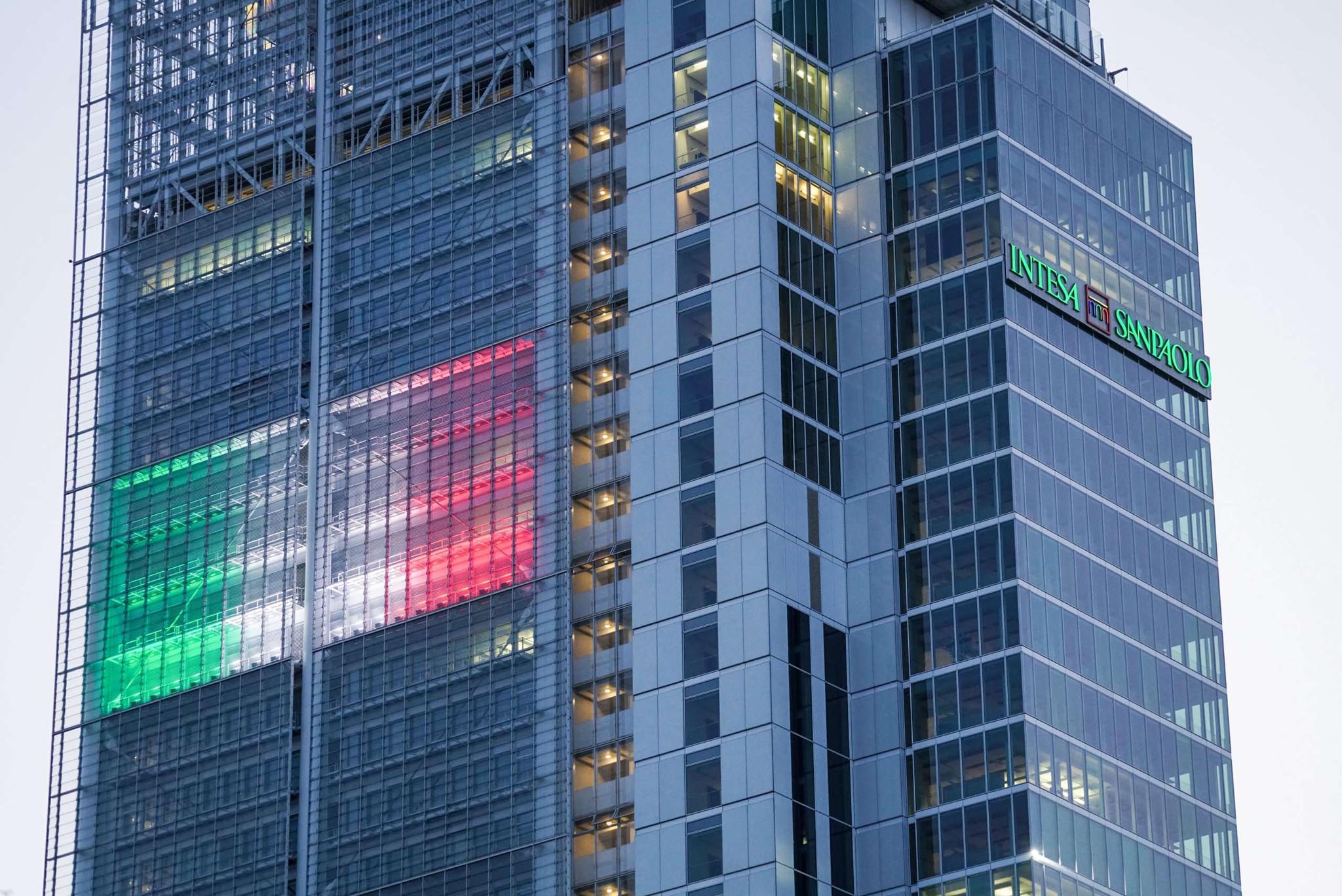 Grattacielo tricolore intesa sanpaolo