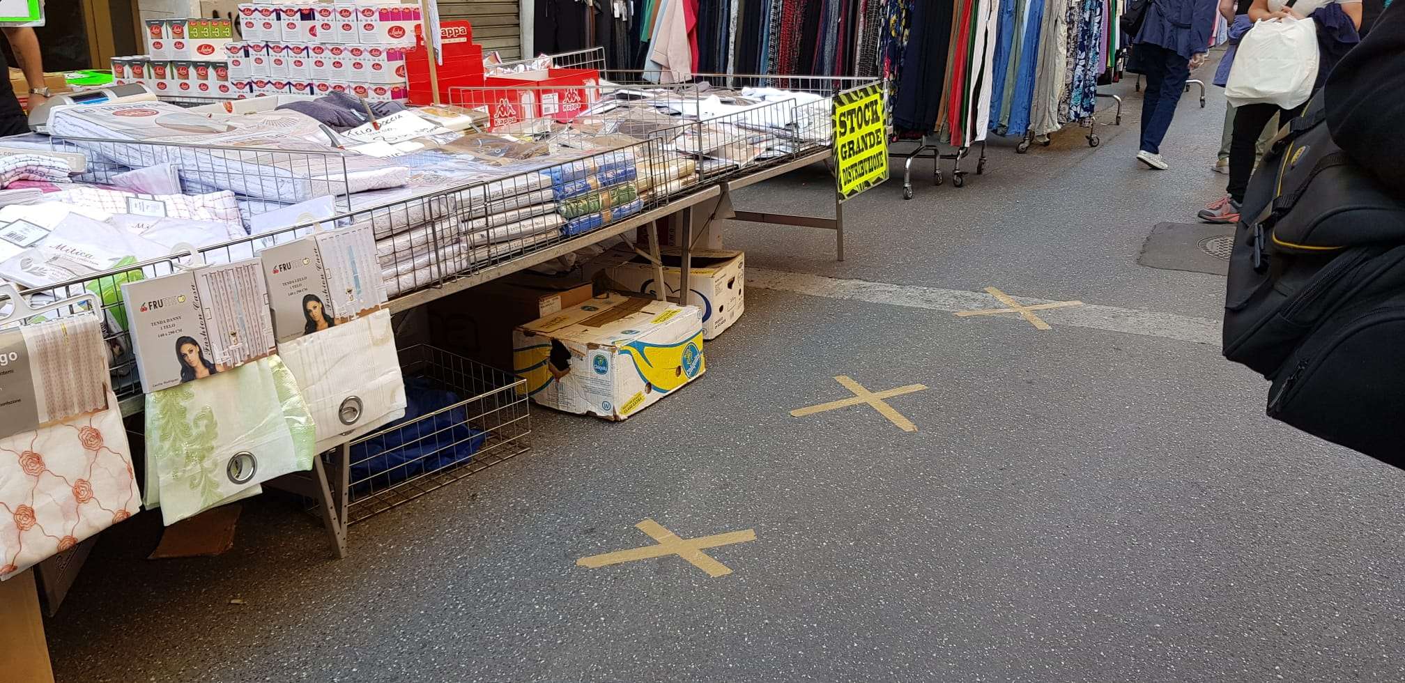 distanziamento sociale mercato