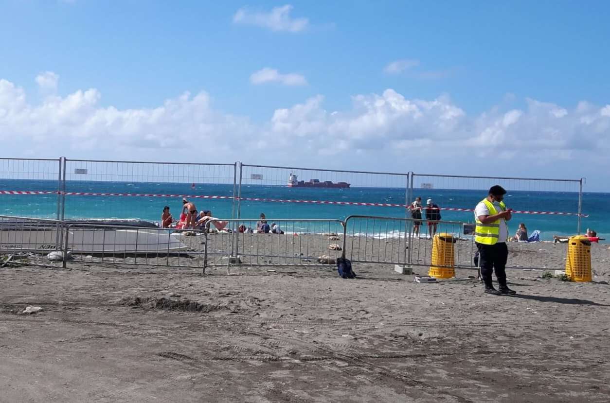 accesso spiaggia voltri
