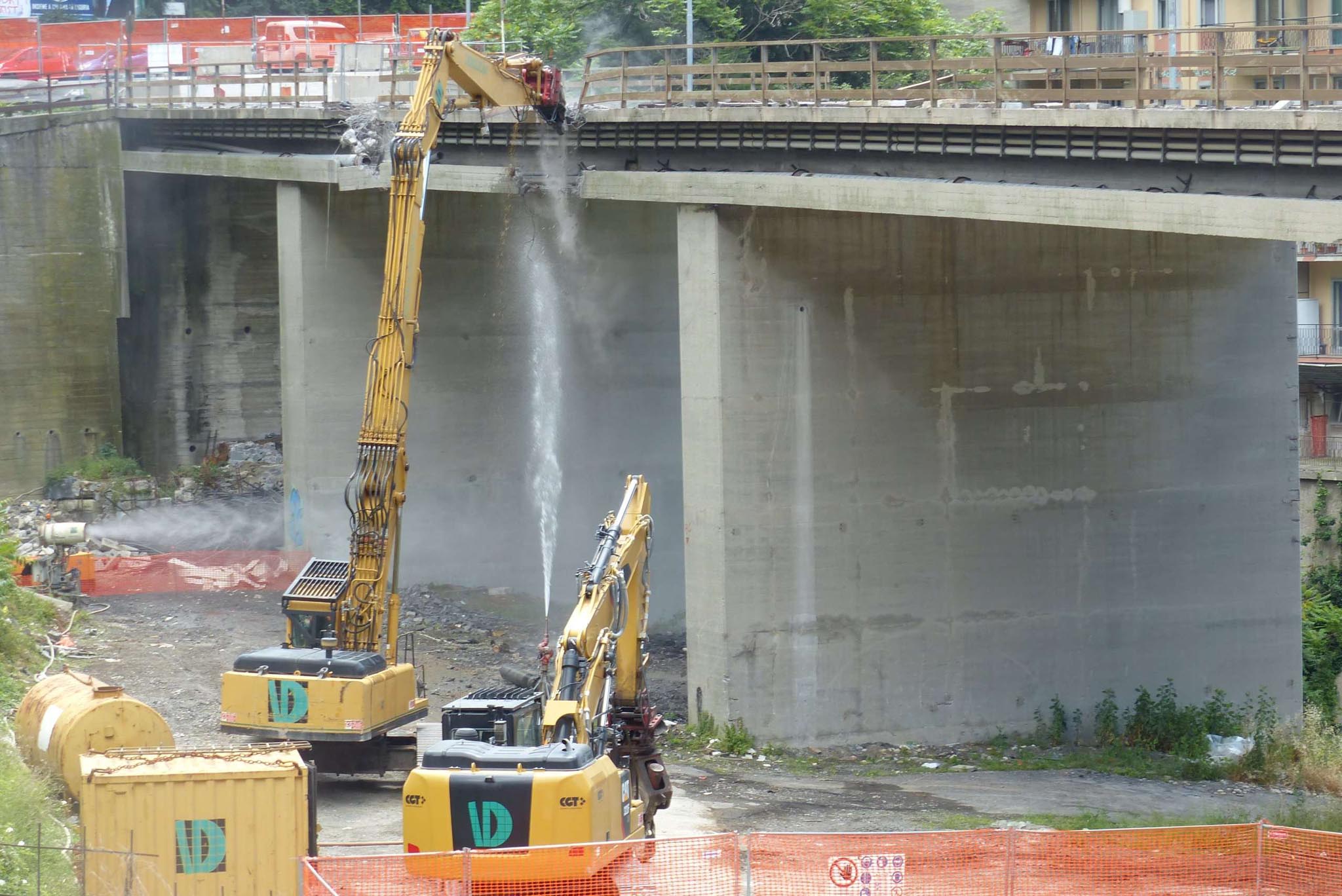 demolizione ponte don acciai