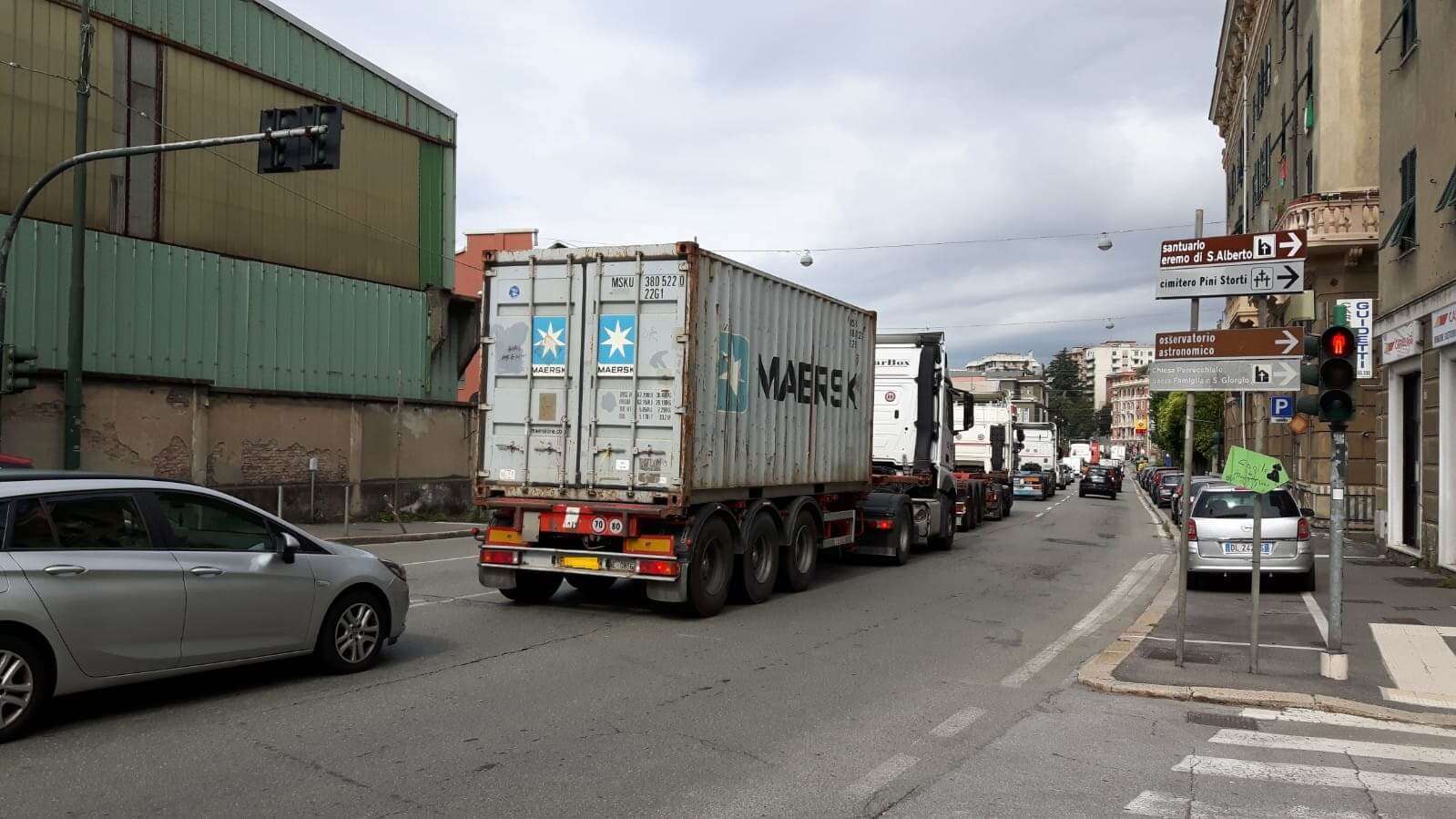 traffico camion tir strada automobili