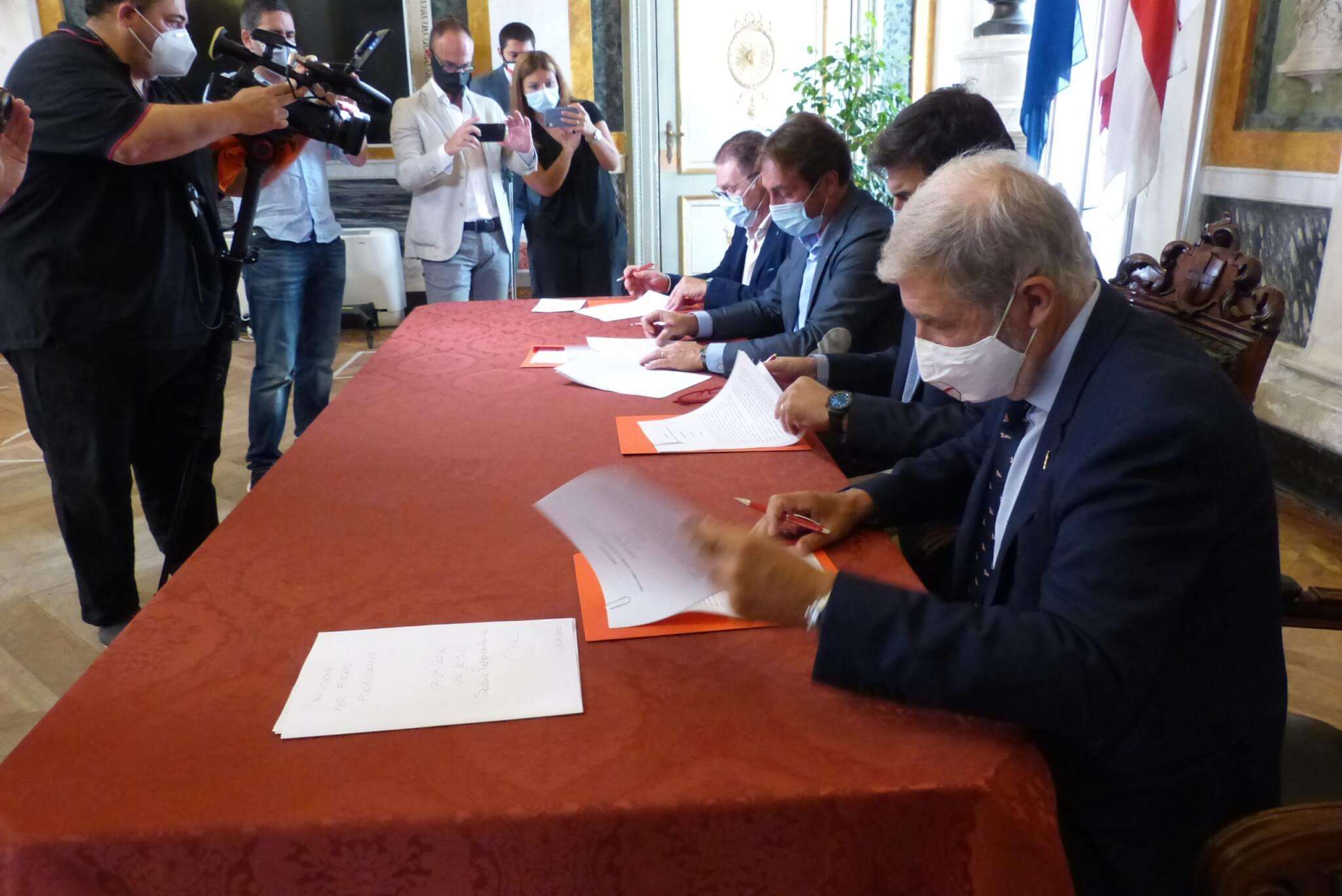 firma patto per il lavoro