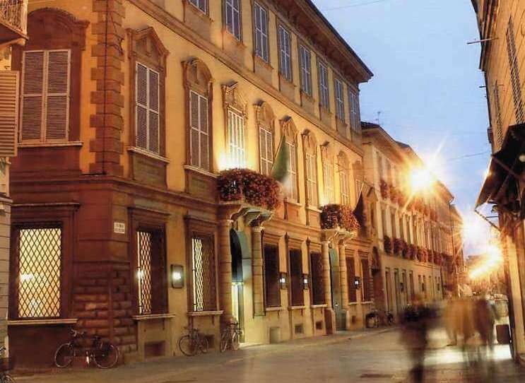 Credem_Sede_Palazzo_Spalletti_Trivelli_sera