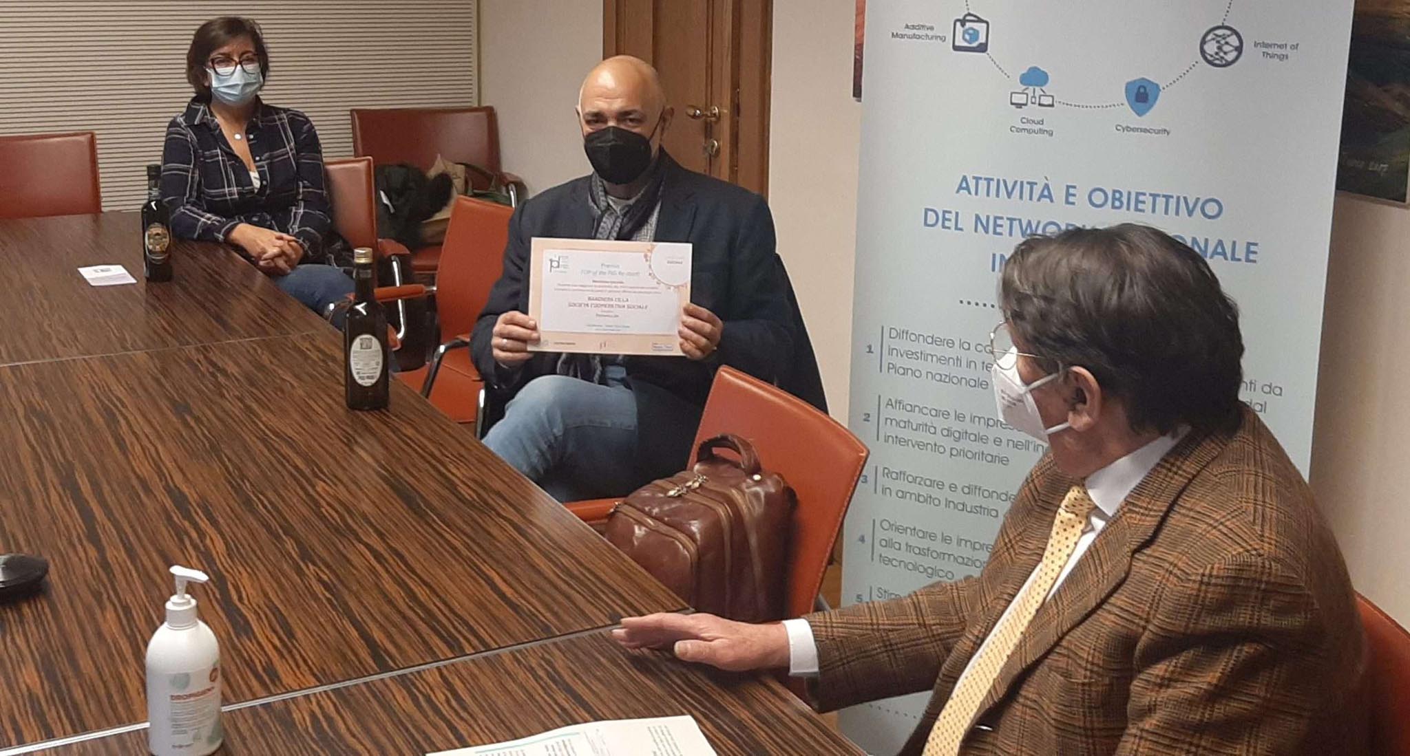 Foto consegna attestato_Lupi_Bazzano_Mela