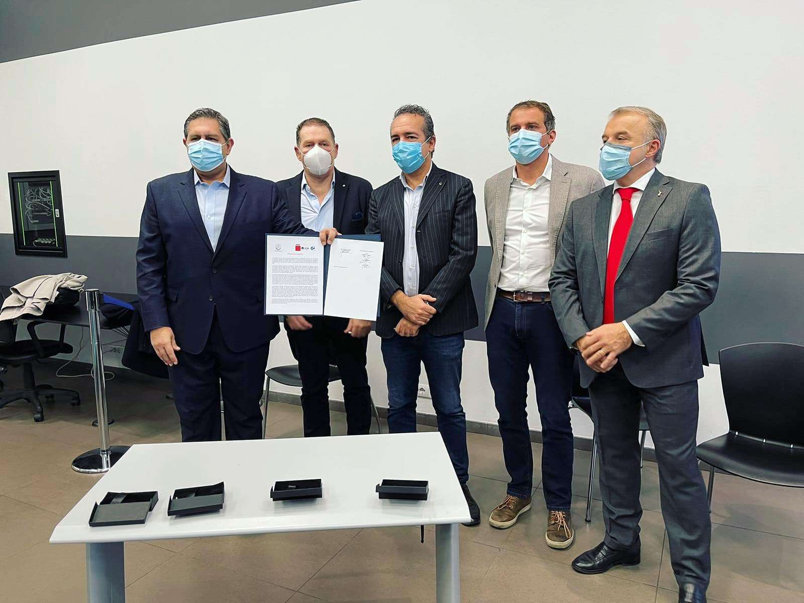 firma accordo con sindacati