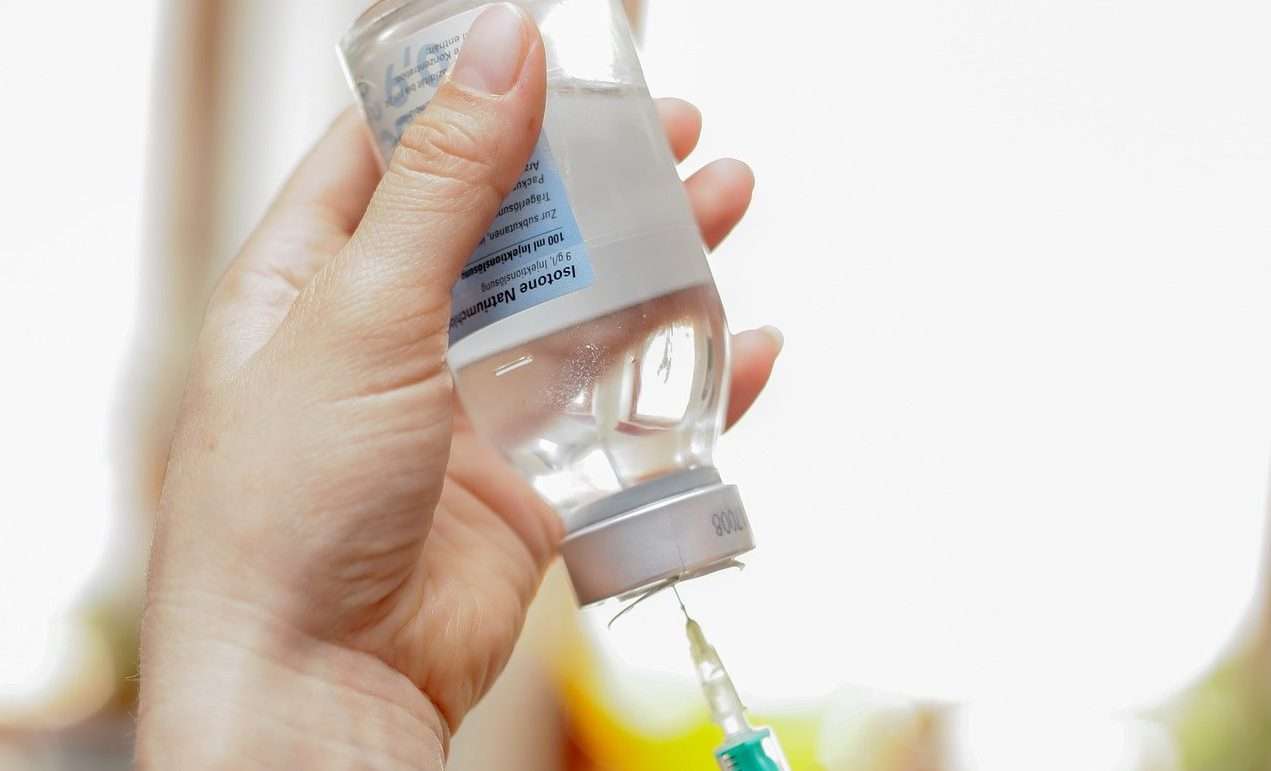 vaccination-2725065_1920