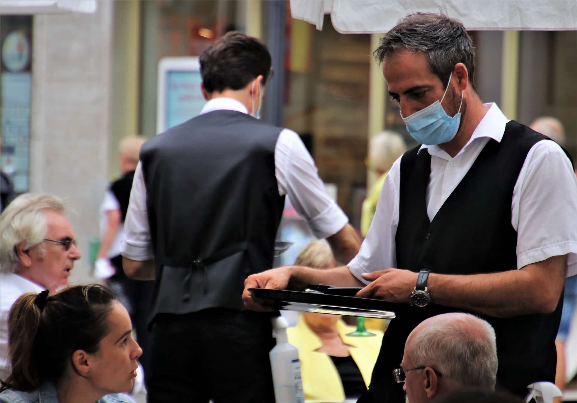 lavoro cameriere ristorazione bar covid