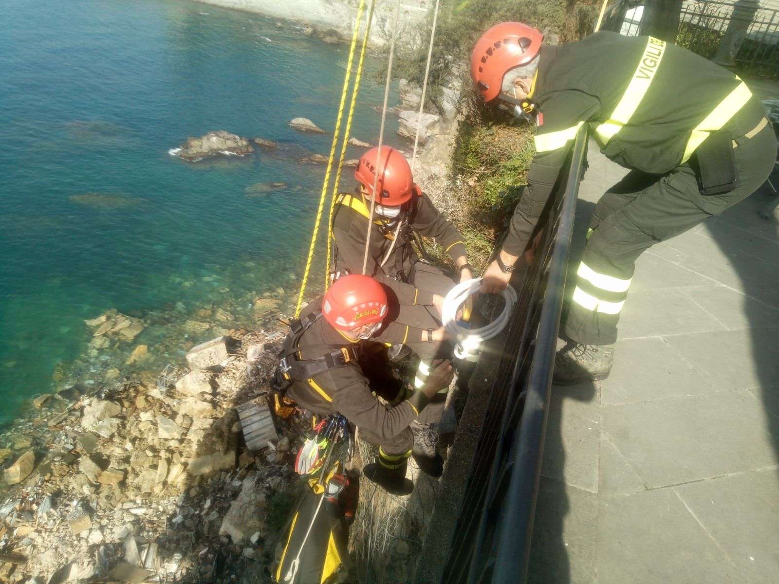 crollo cimitero di camogli, frana, vigili del fuoco