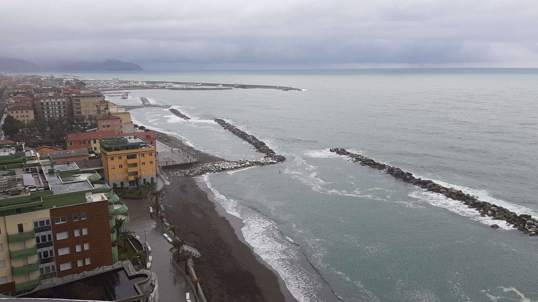 chiavari mare scogliere protezione