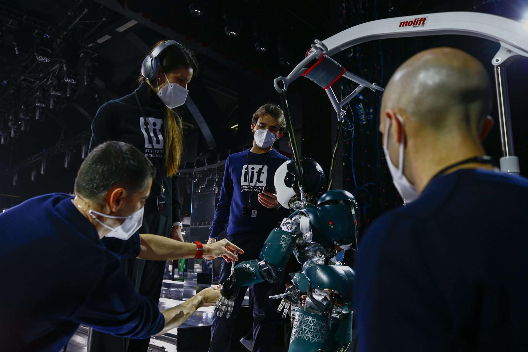 Istituto Italiano di Tecnologia e Dolce_Gabbana Sfilata Donna Autunno-Inverno 2021_22 _16955