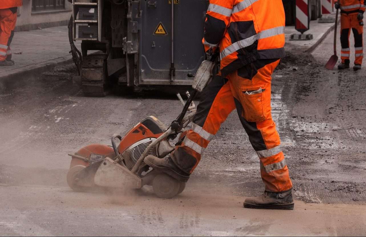 lavori strada asfalto