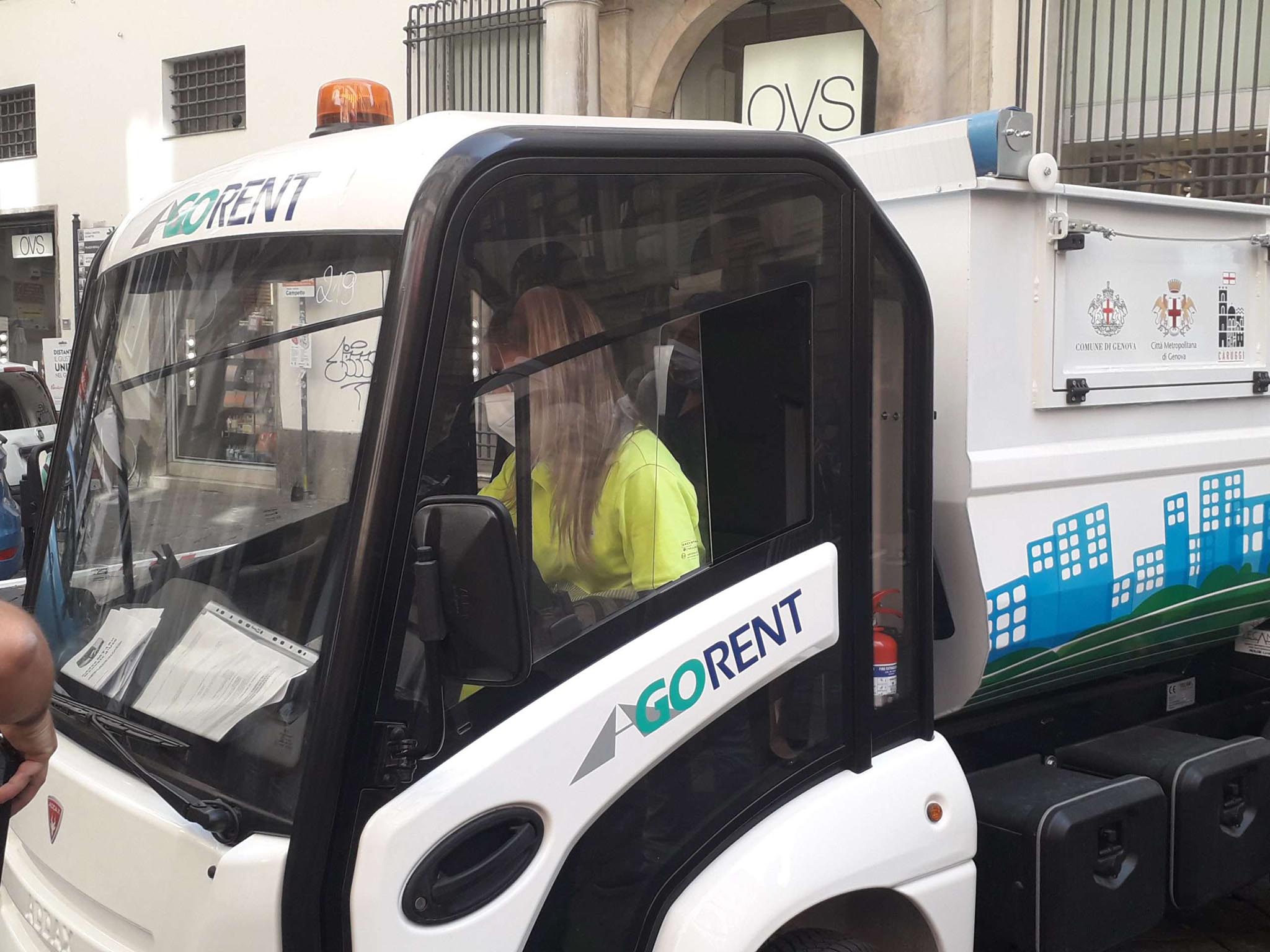 mezzo elettrico amiu, spazzino