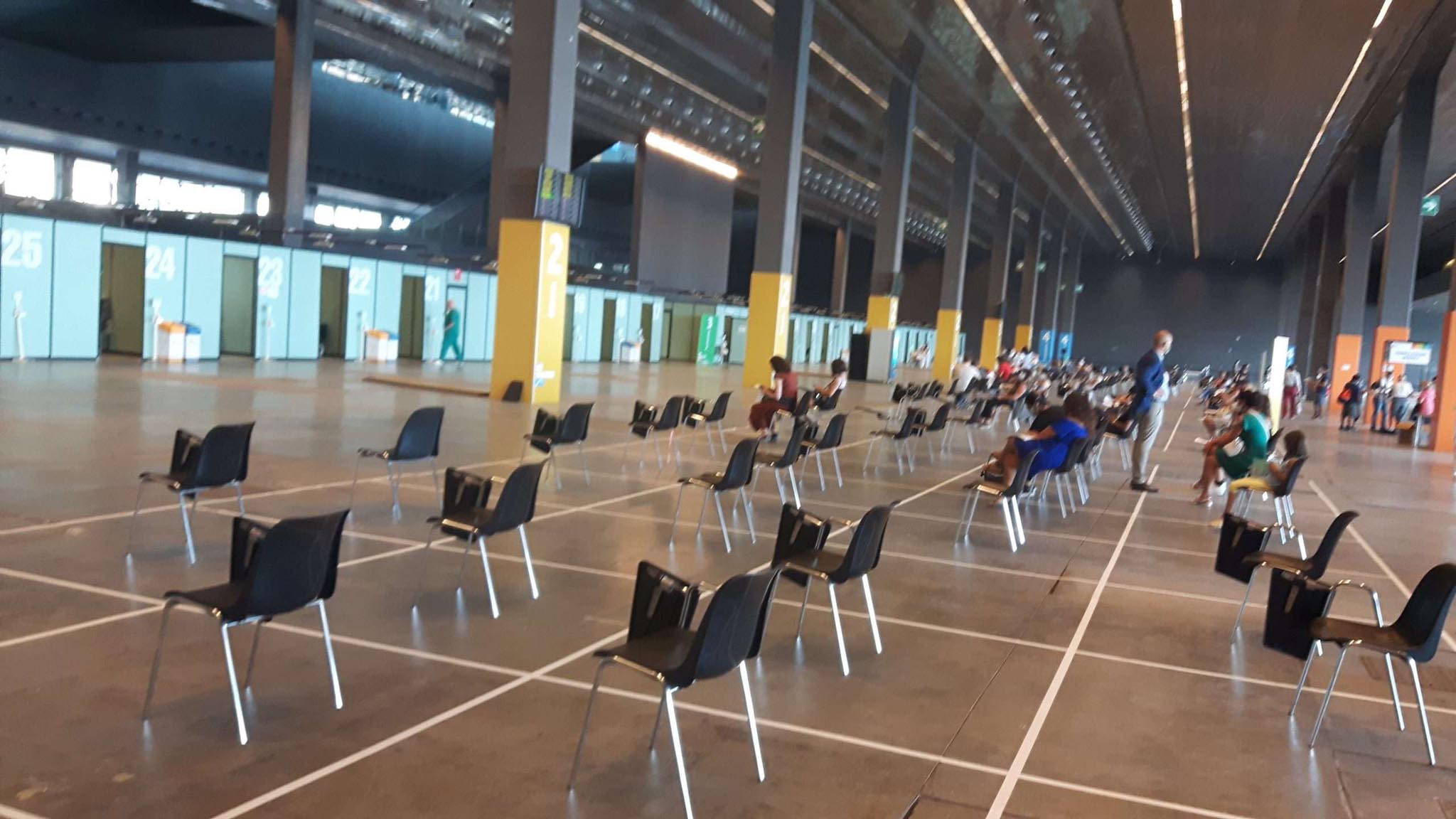vaccinazioni, vaccini, hub fiera