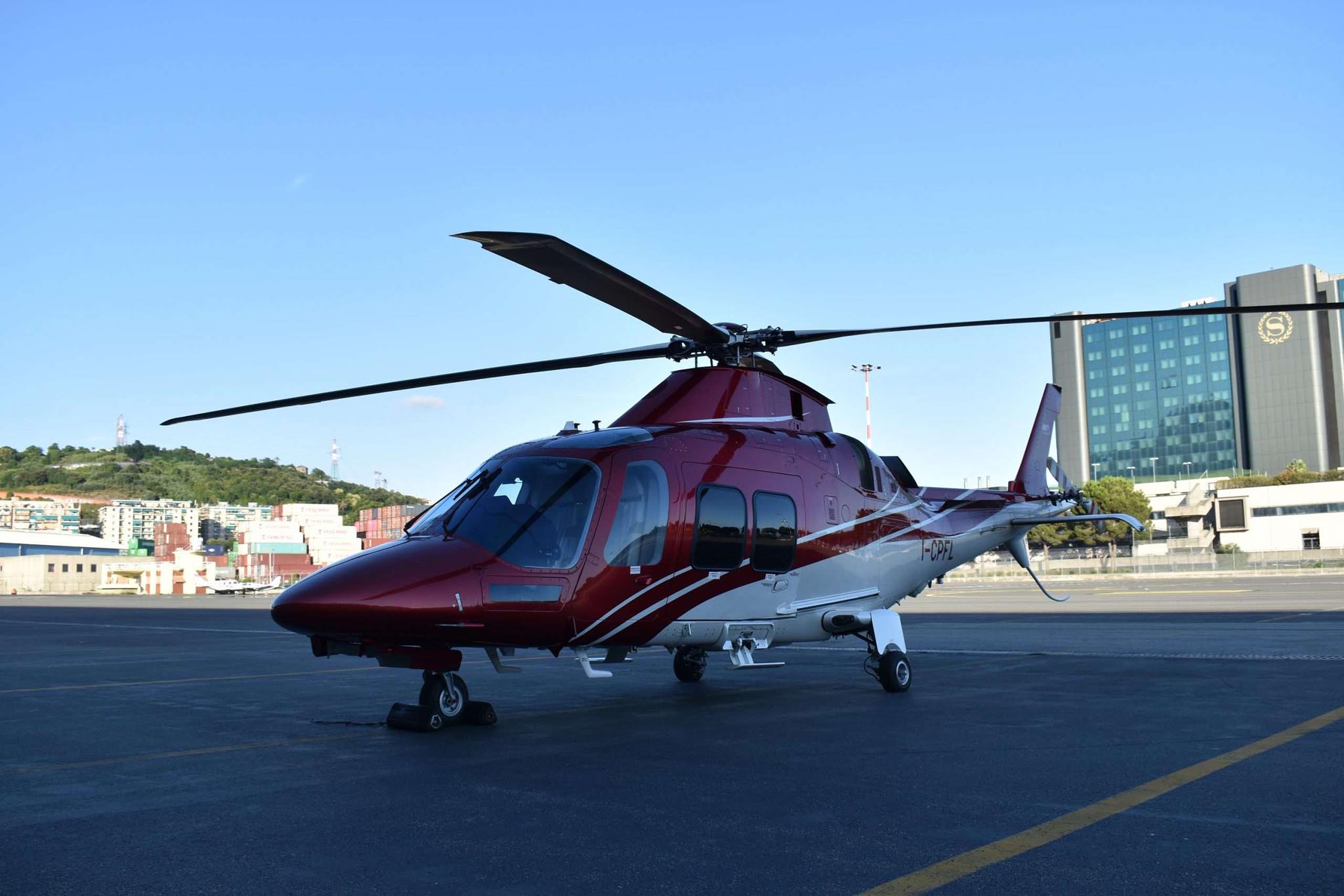 Elicottero_Novaris_a_Genova_3