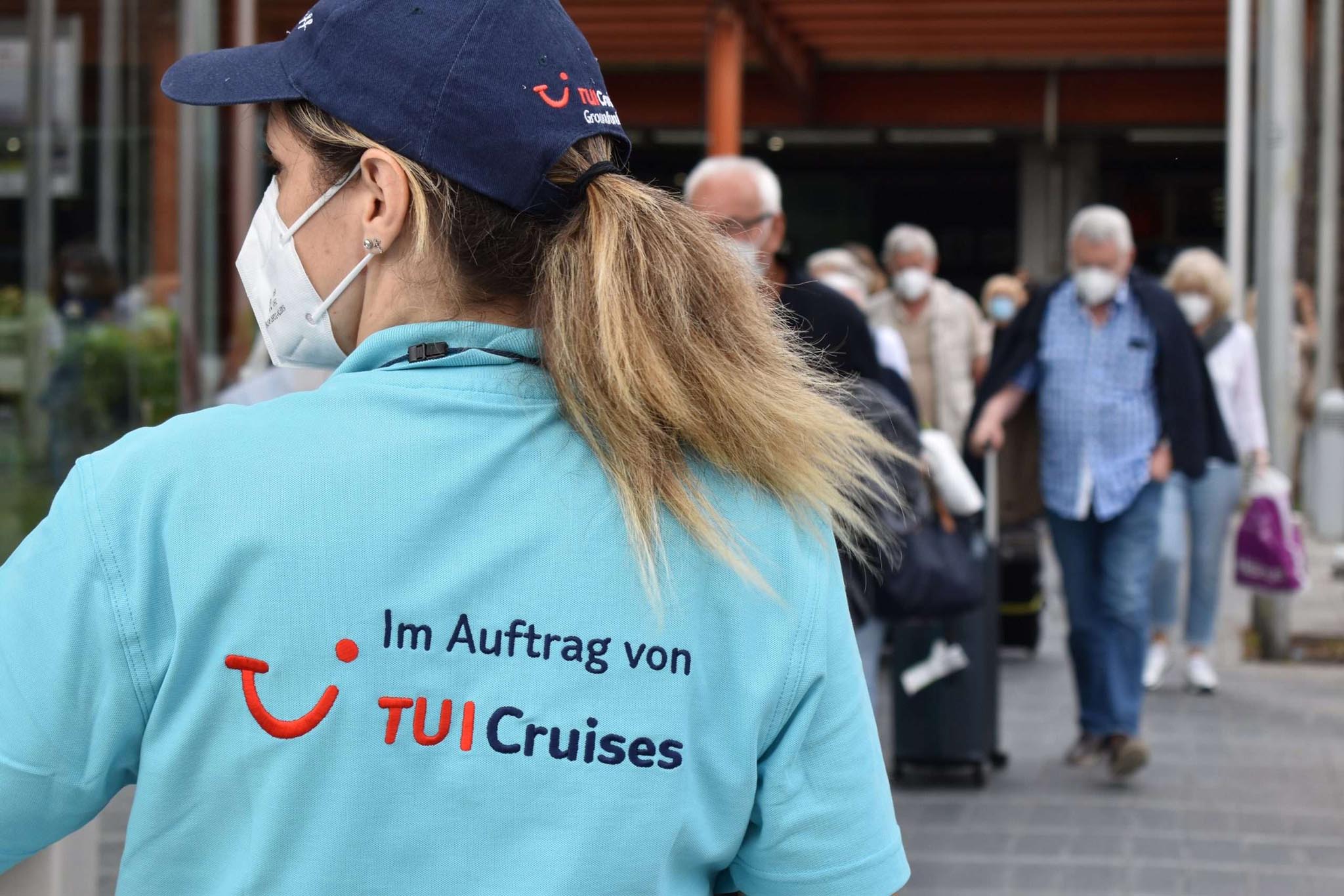 Hostess accoglienza crociera TUI 1