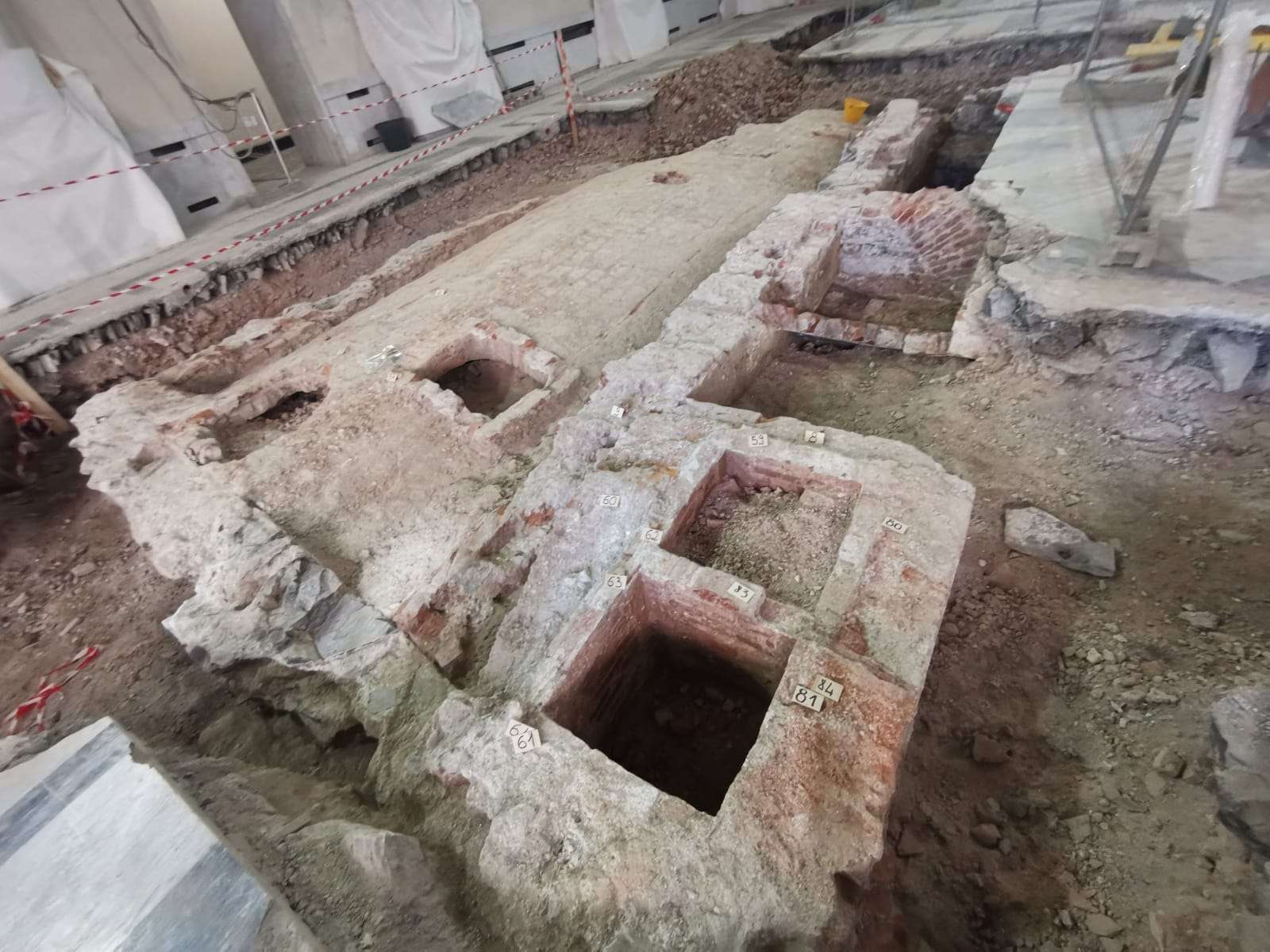 Scavi loggia banchi 3