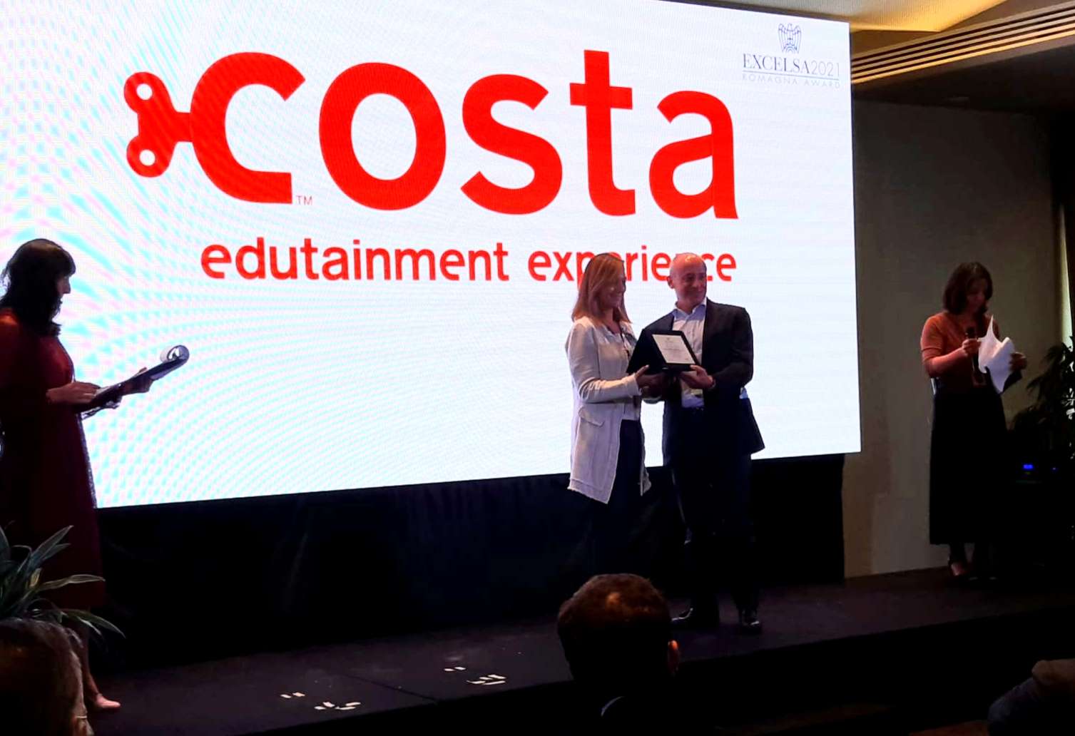 Consegna Premio Excelsa2021 a Costa Edutainment
