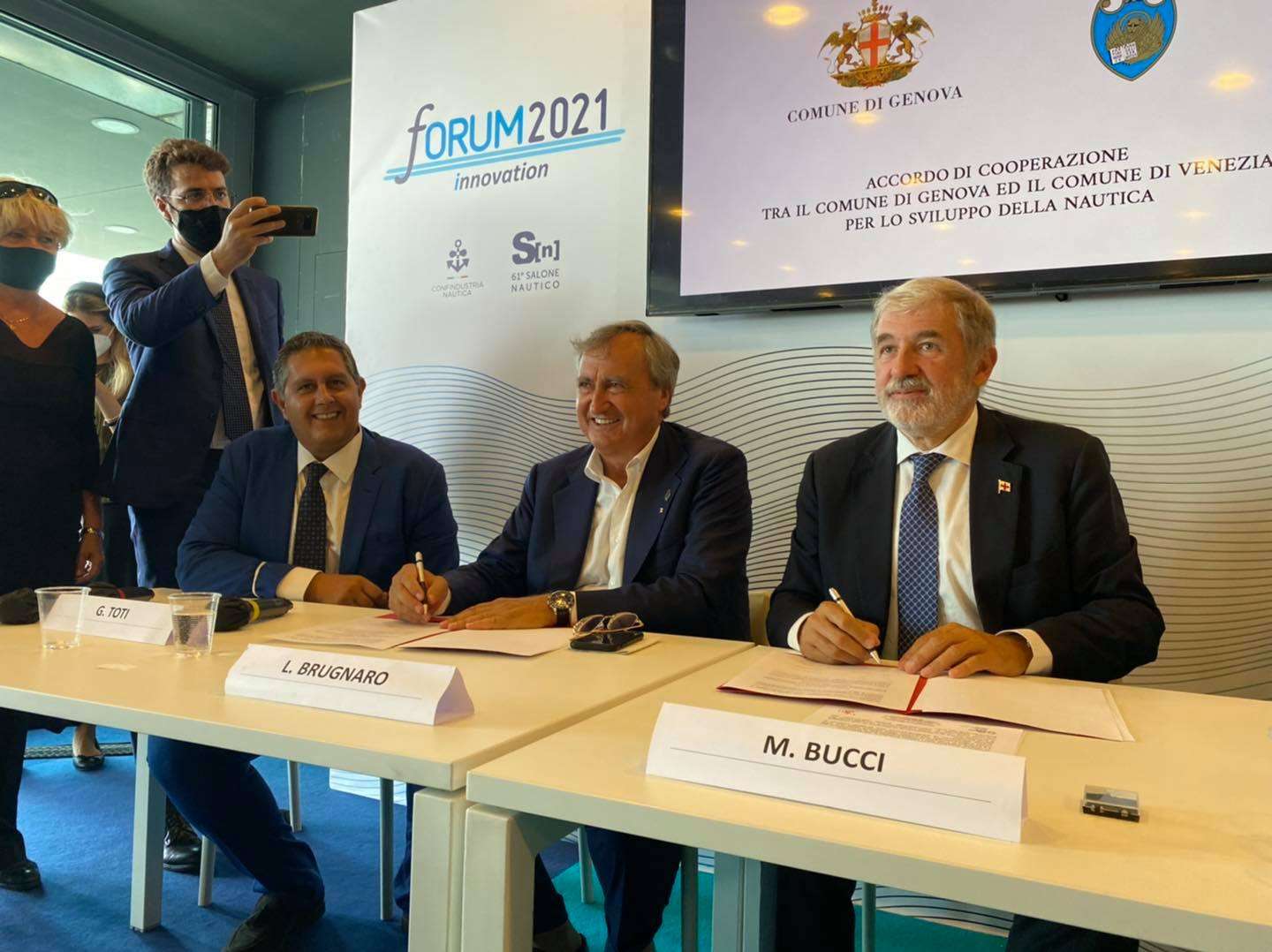 firma accordo bucci brugnaro