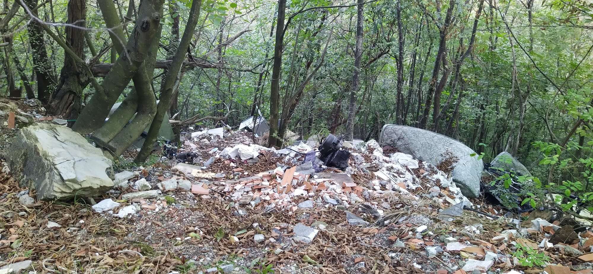 discarica quezzi spazzatura rumenta