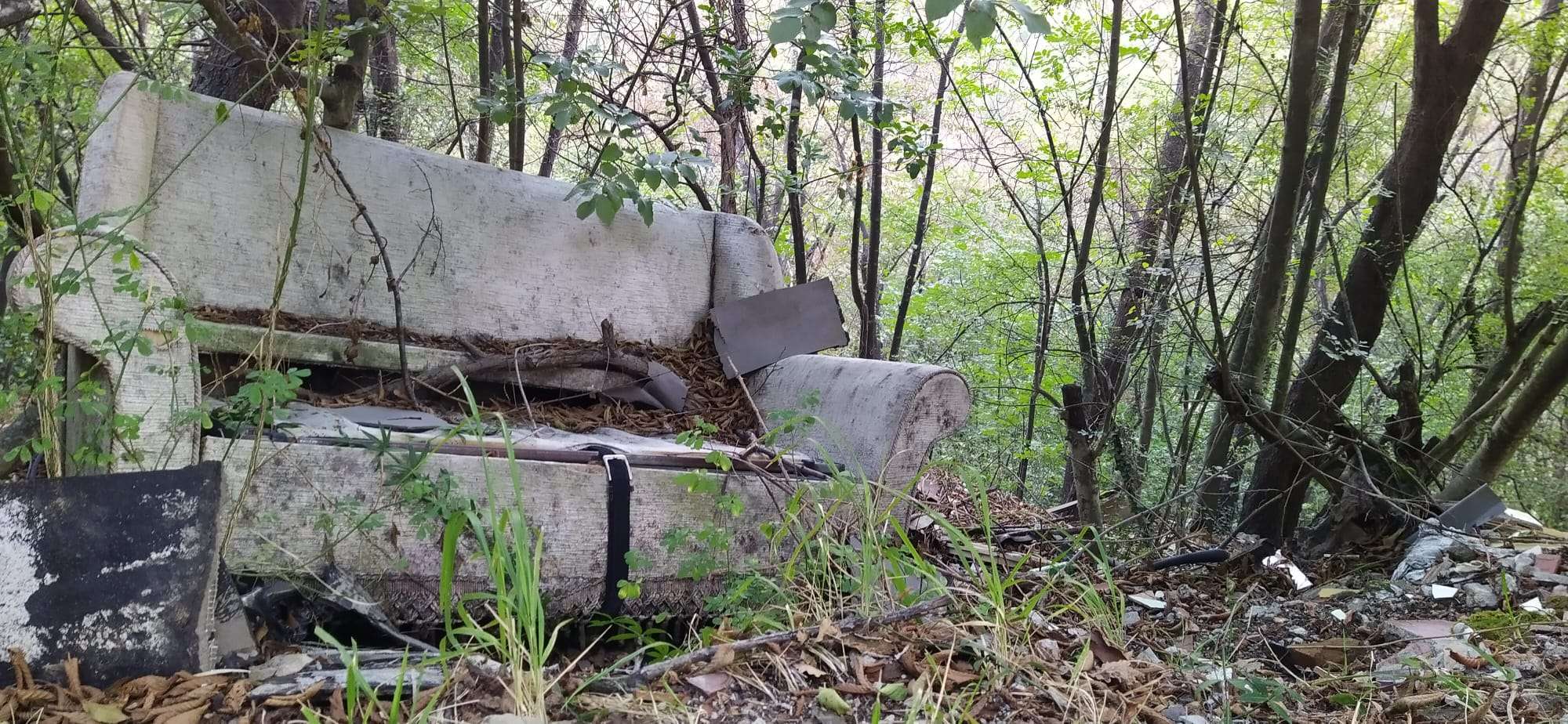 discarica quezzi spazzatura rumenta