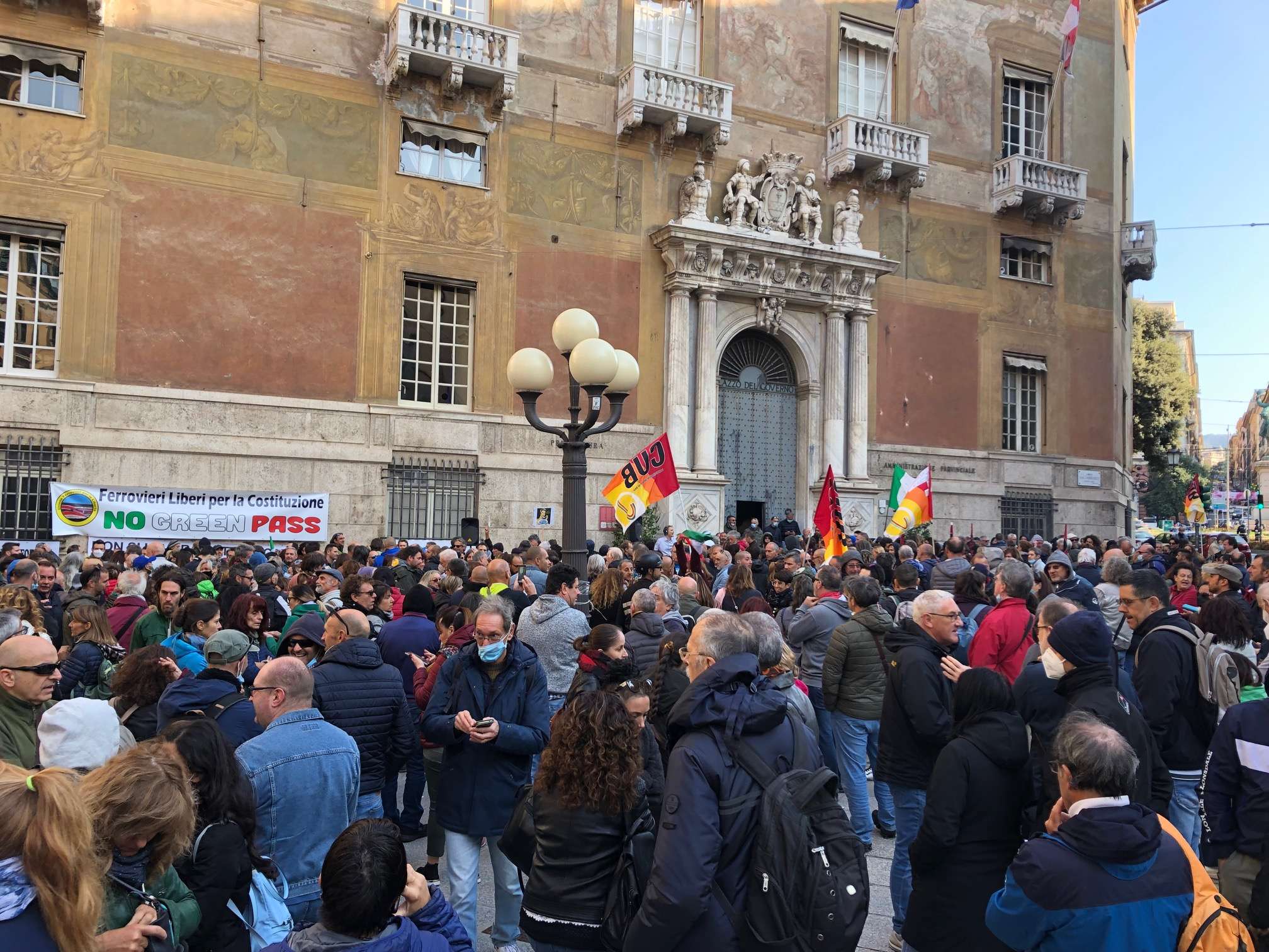 presidio prefettura corteo no green pass