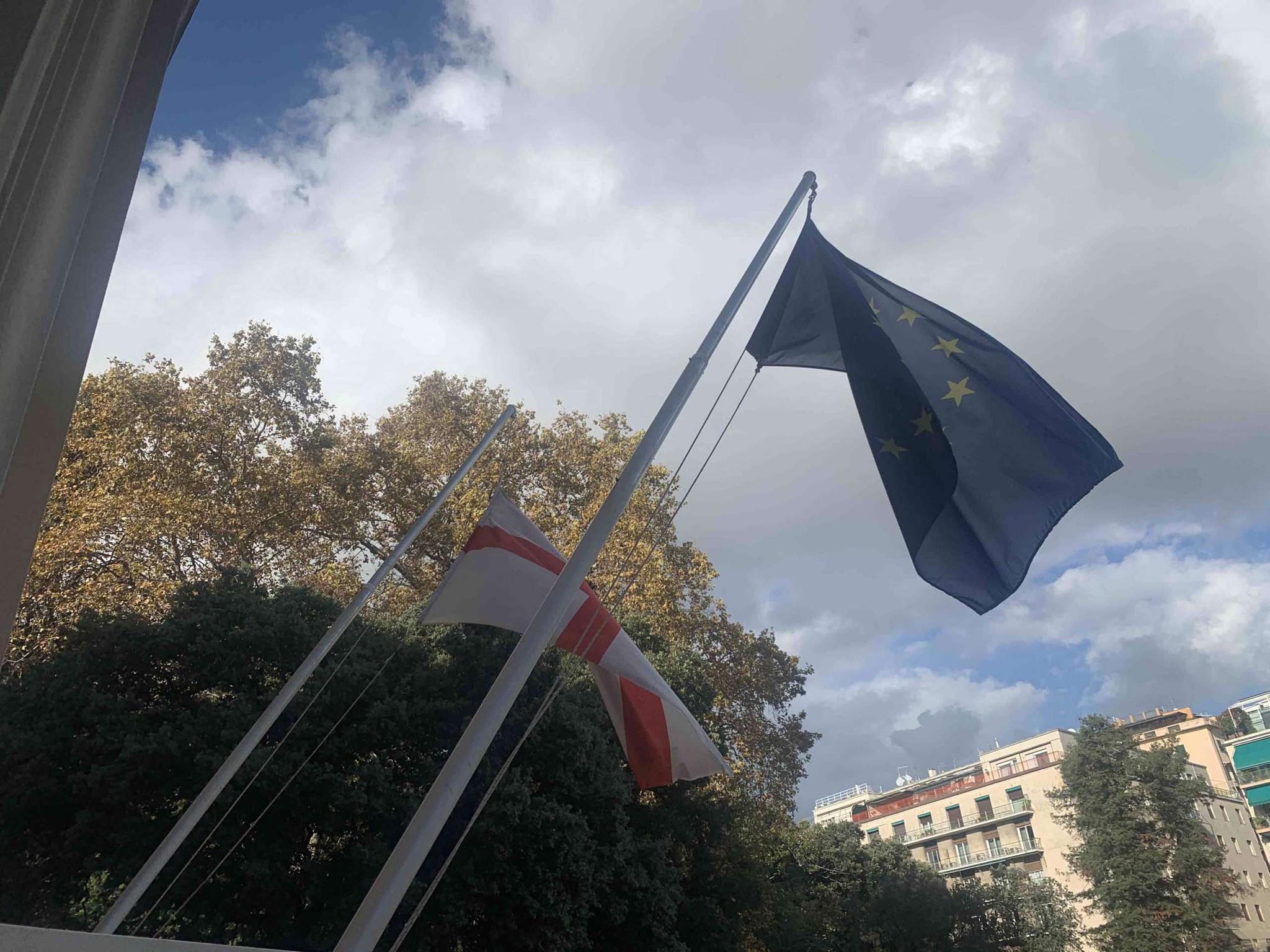 bandiere Genova ed Europa