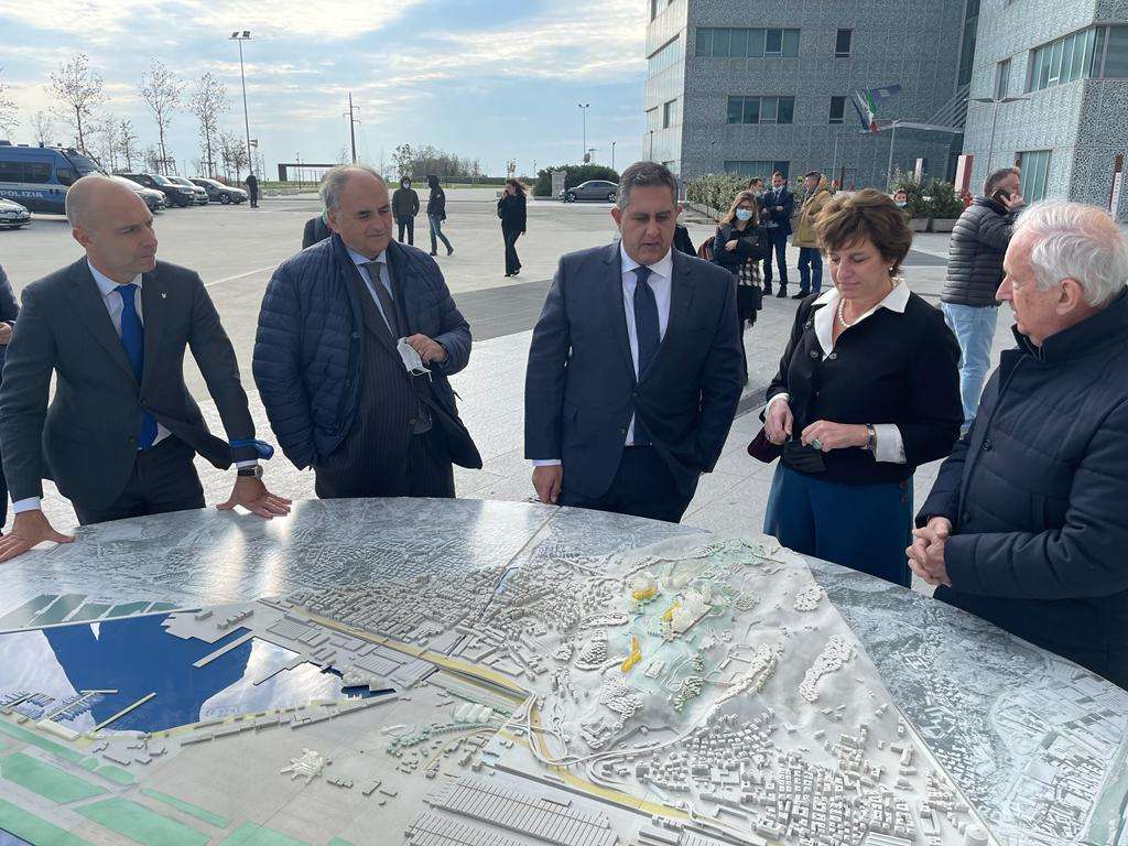 visita_ministro_erzelli