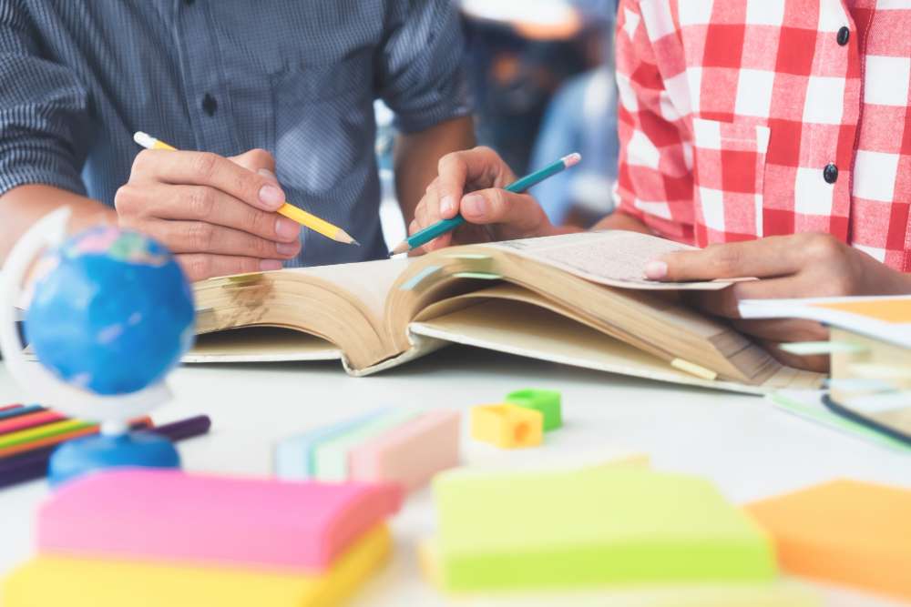 young-students-campus-helps-friend-catching-up-and-learning