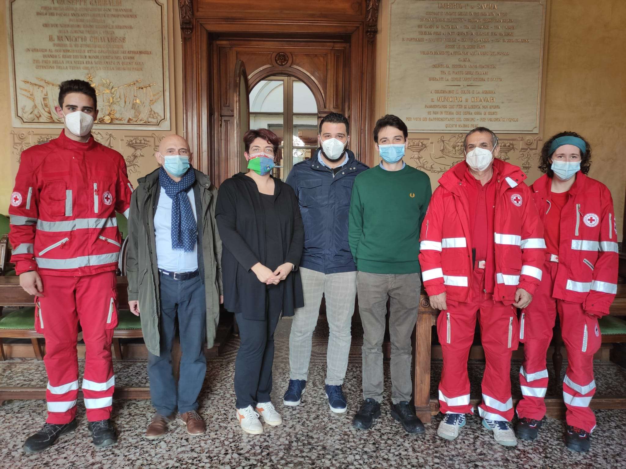 foto con volontari e coordinatori croce rossa