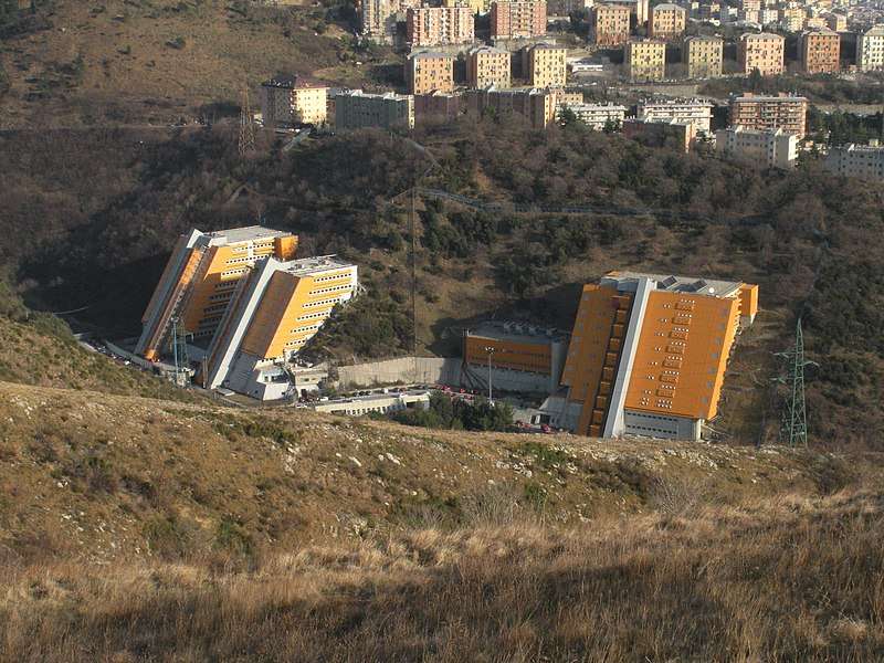 Genova_Lagaccio_edifici_Telecom