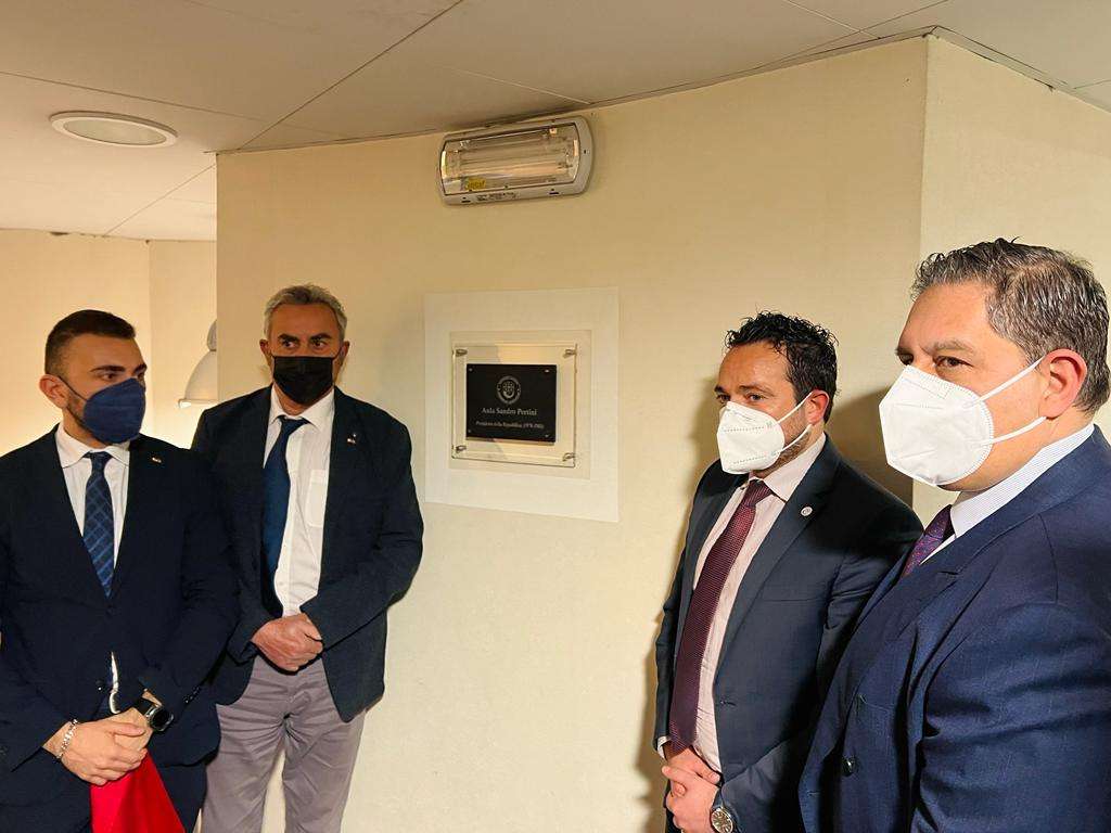 Toti targa Pertini Consiglio con Medusei e ufficio presidenza