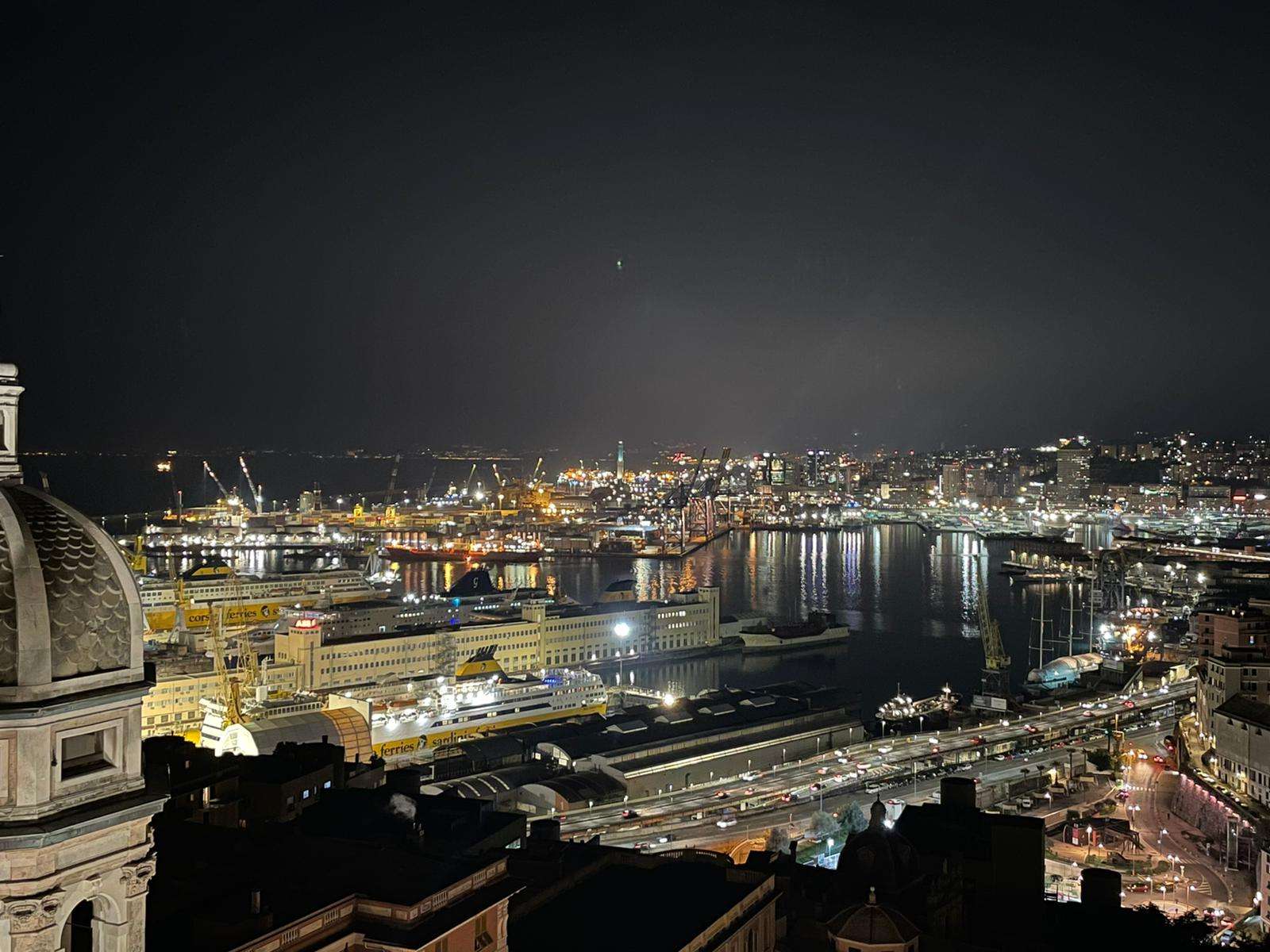 genova notturna porto