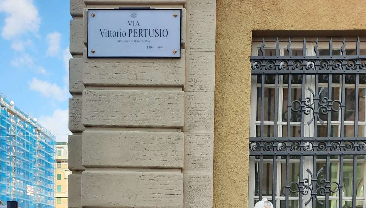 post scopertura targa via vittorio pertusio