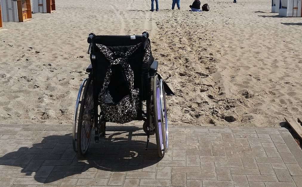 turismo accessibile balneari sedia a rotelle spiaggia disabili