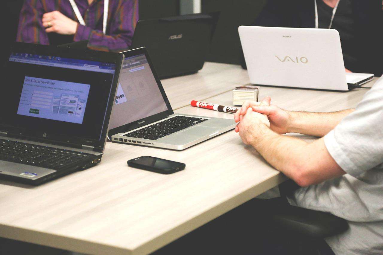 lavoro lavorare dipendenti impiego azienda computer