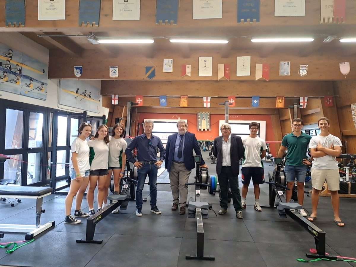 Palestra con atleti e autorità