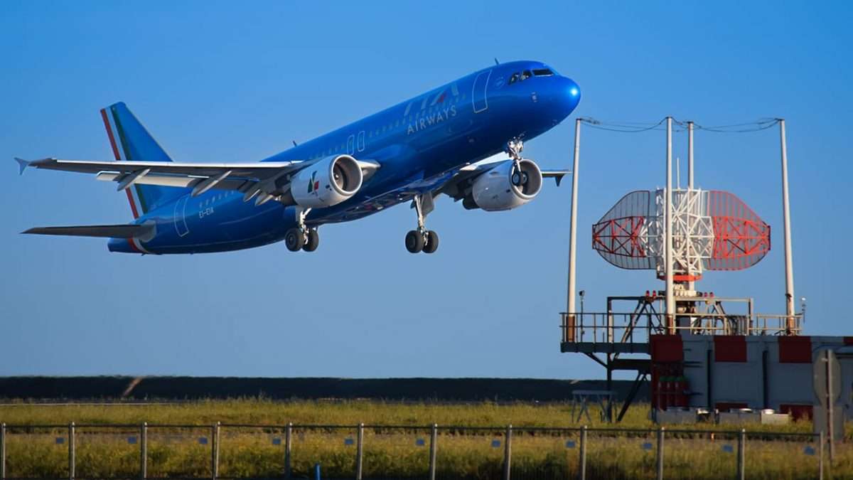 Aereo Ita Airways a Genova