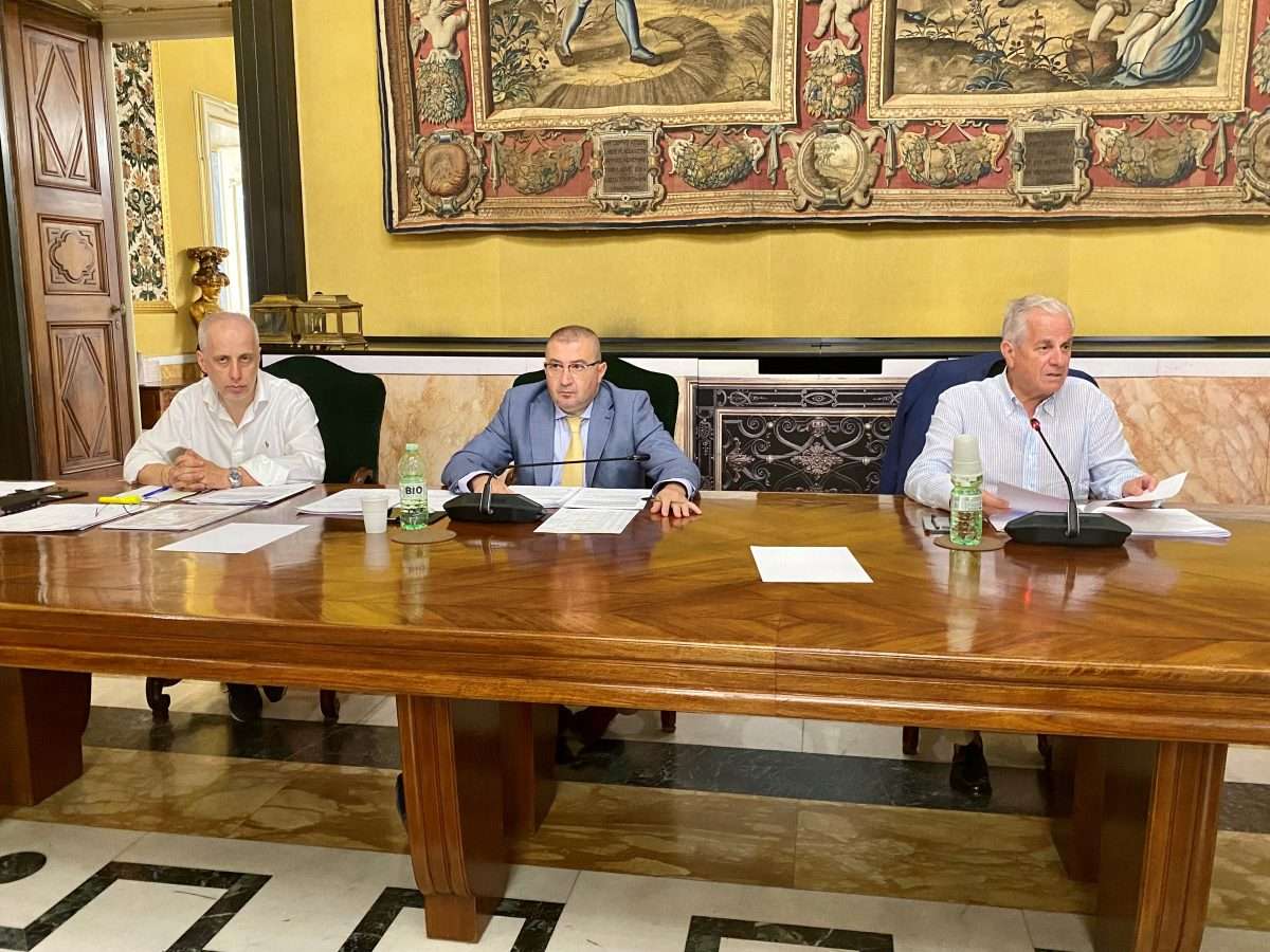 Petralia, Vinai, Scajola