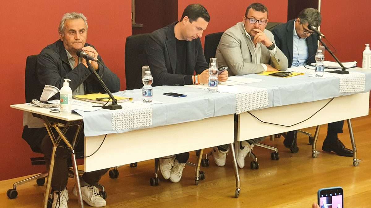 foto_convegno_rifiuti_casarza