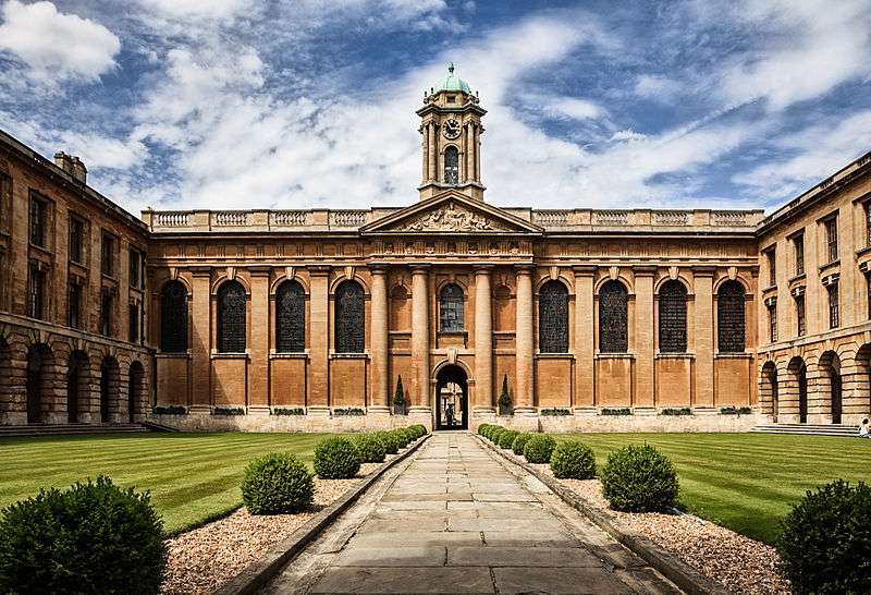 Oxford_university_The_Queen’s_College_by_Fenlio