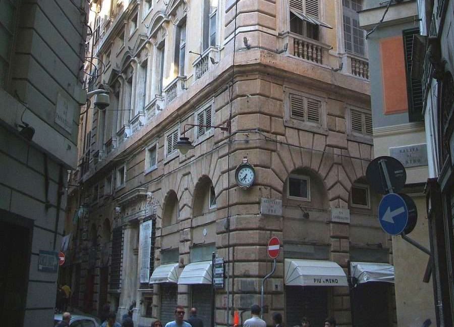 Genova-Centro_storico-Piazza_Fossatello-DSCF7490