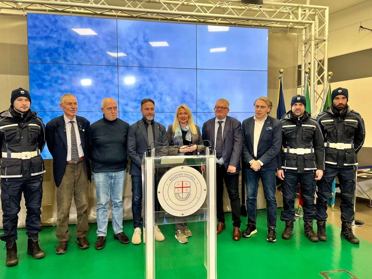 Parchi Liguri 2023. Roberto Costa, Giulio Oliveri, Alessandro Piana, Tatiana Ostiensi, Augusto Sartori, Alessandro Alessandri e una delegazione di agenti guardiaparco