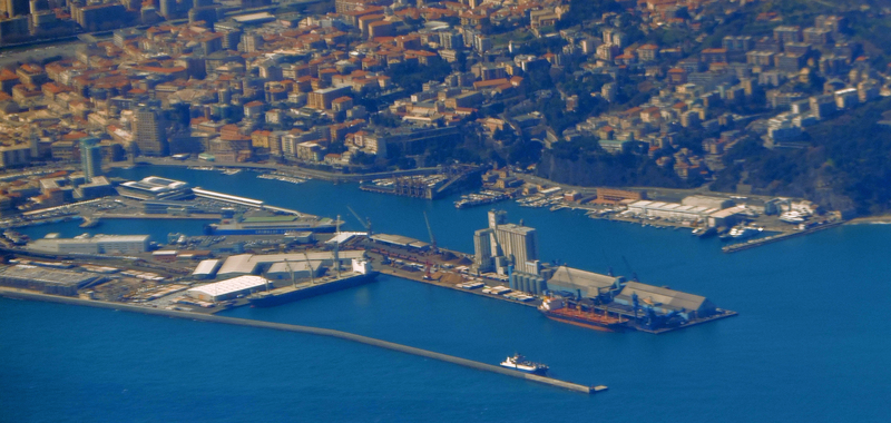 800px-Porto_di_Savona_dall’aereo