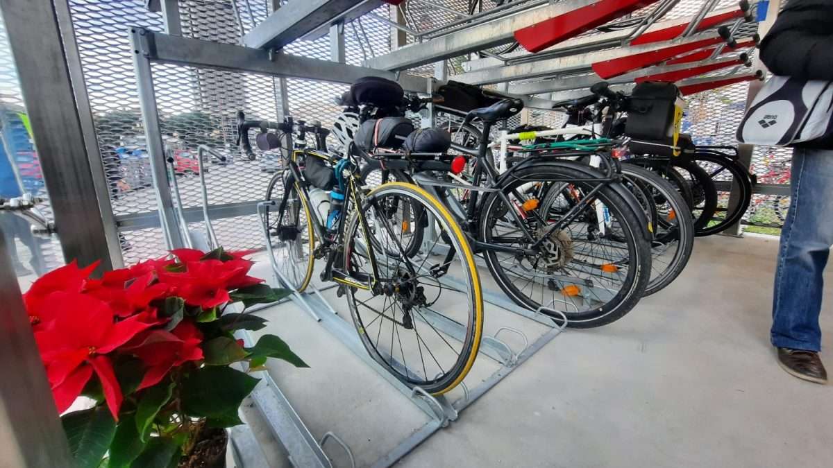 bici posteggiate nella velostazione di Brignole