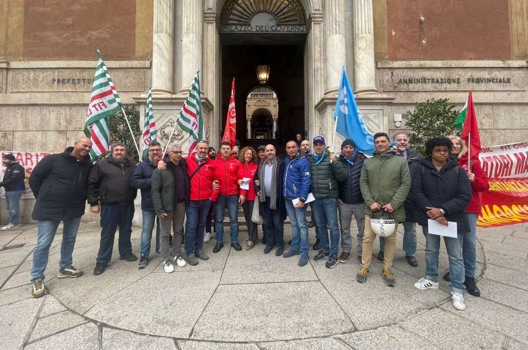 marittimi protesta prefettura