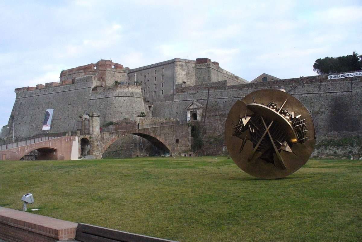 1280px-Fortezza_del_priamar savona