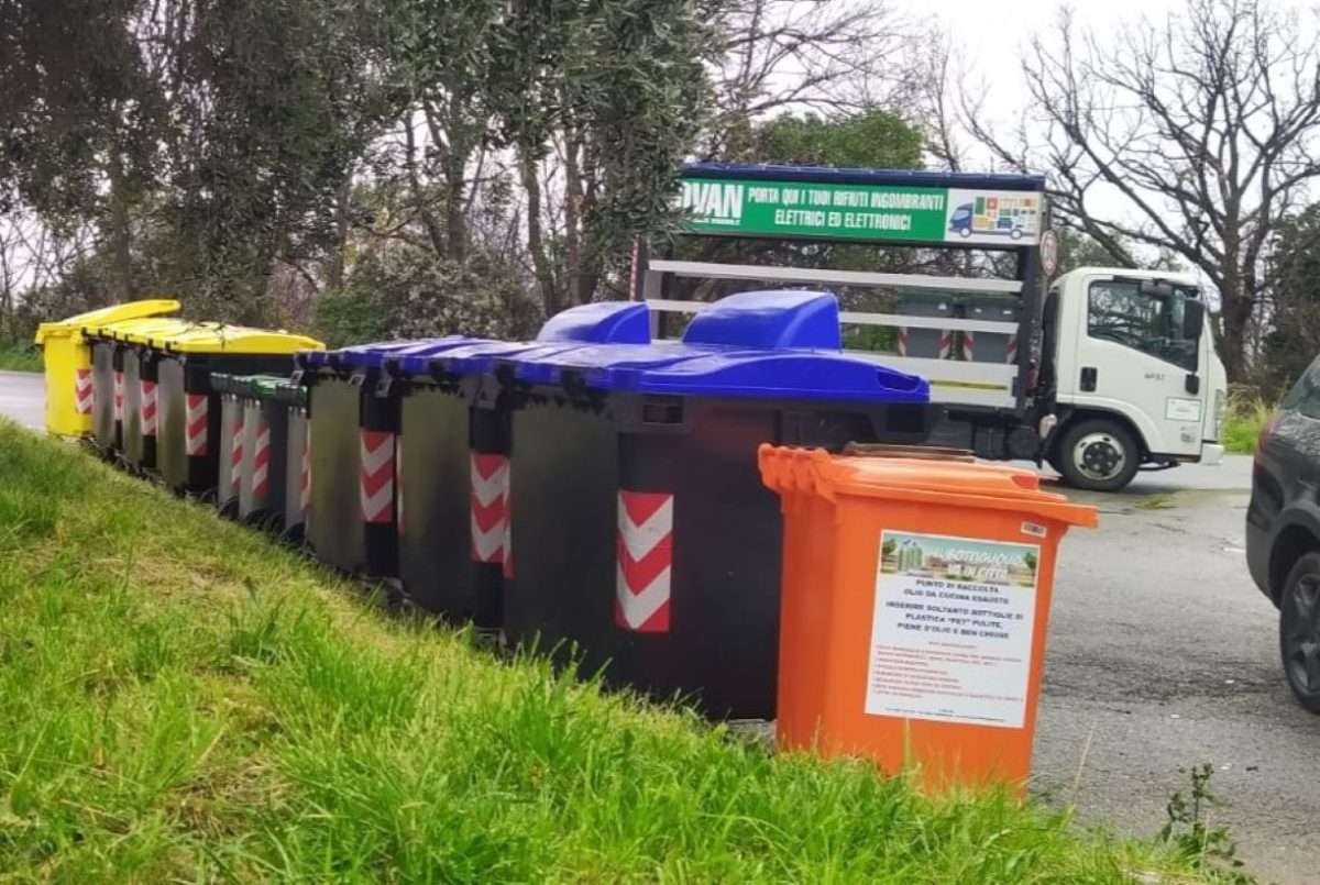 raccolta differenziata bidoni