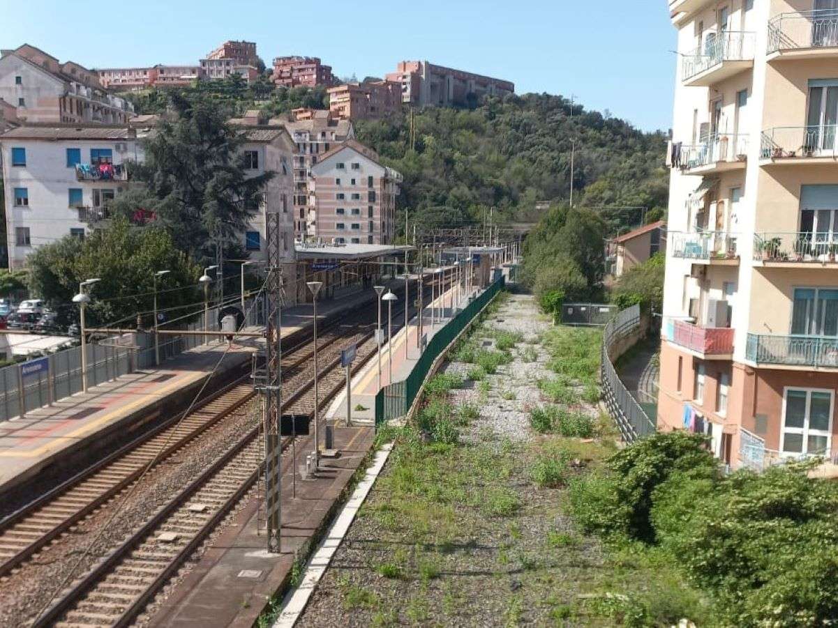 area dismessa stazione arenzano