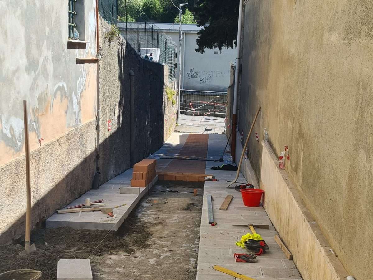 lavori attorno chiesa Palmaro