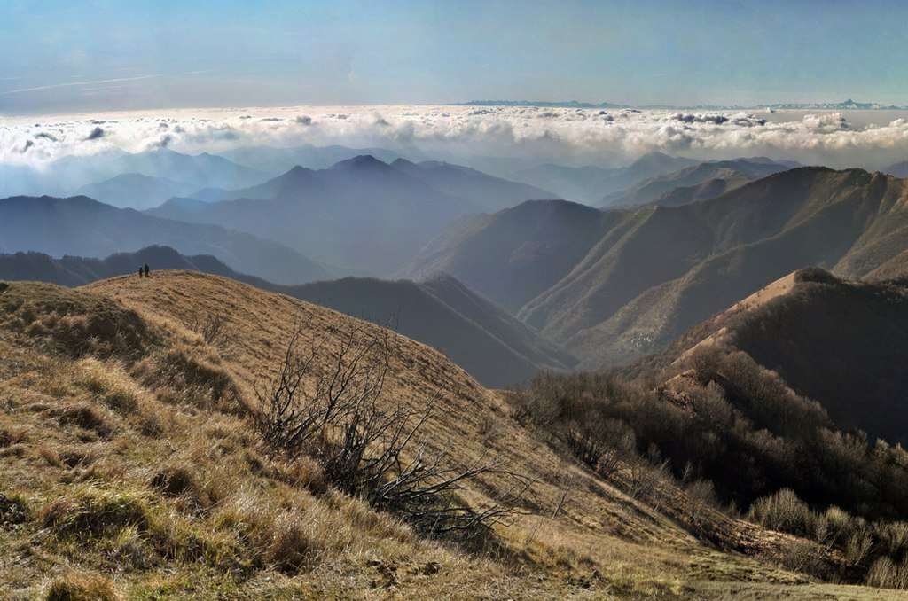 Antola 1024px-Mare_di_nuvole_Parco_Antola